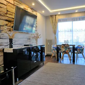 Charming Ac 2-bedroom Center Family, Couples Friendly Appartamento Antibes